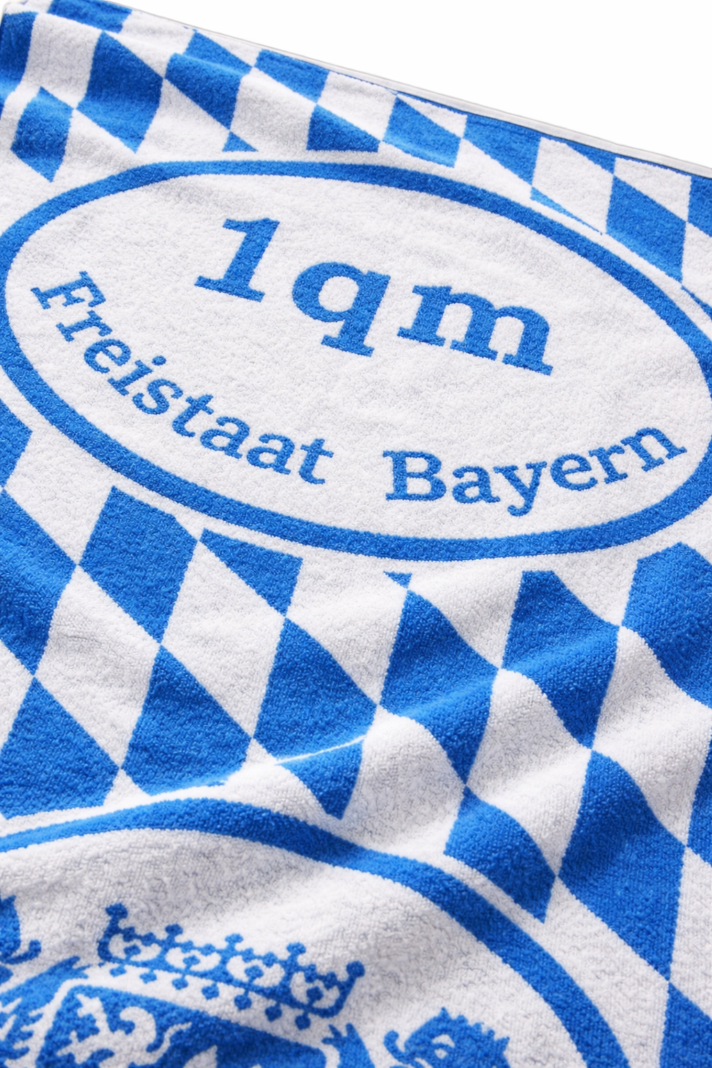 Frottier Duschtuch, Motiv: 1qm Freistaat Bayern, 70 x 150cm, mit Wappen und Rauten, blau weiss, Frottier
